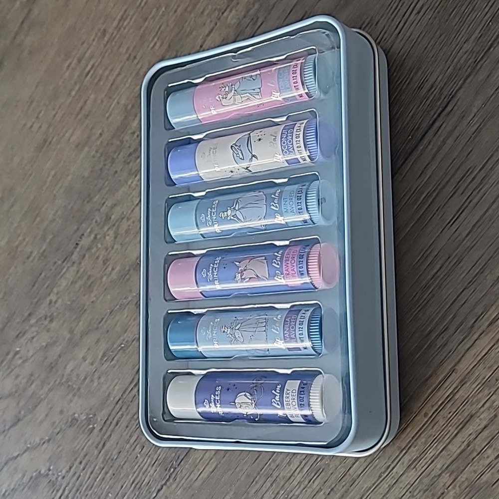 Disney Princess Cinderella 6 Lip Balms with Collectible Tin Brand new - Picture 2 of 3